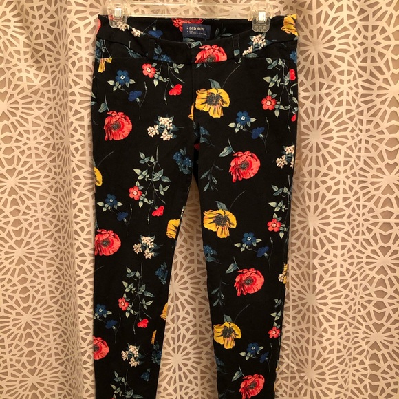 Old Navy Pants - Old Navy Cute Bold Floral Pixie Pants Mid-Rise